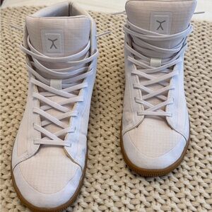 Men’s Flux Adapt size 11 High-Top Sneakers with Gum Sole